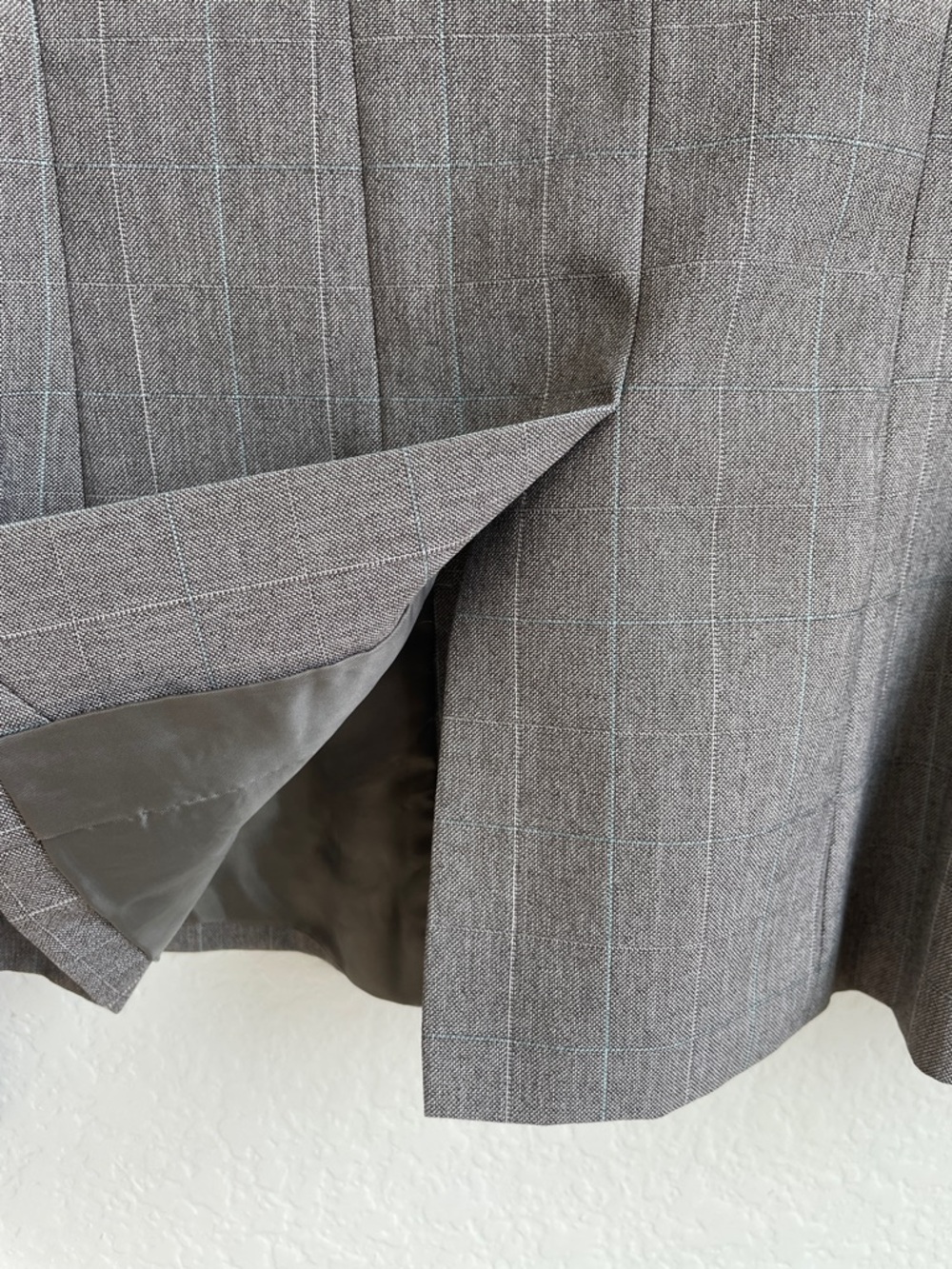 Ann Taylor Gray Pinstripe Tailored Women's Blazer • Size 2 - Picture 7 of 9